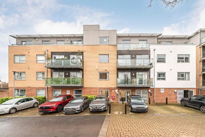 3 Bedroom Flat To Rent In Talbot Close, Mitcham, CR4