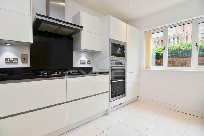 3 Bedroom Flat To Rent In Mountfield Rd, Finchley Central, London, N3