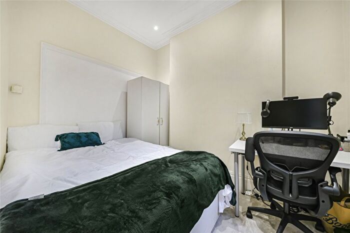 3 Bedroom Flat To Rent In North Gower Street, London, NW1