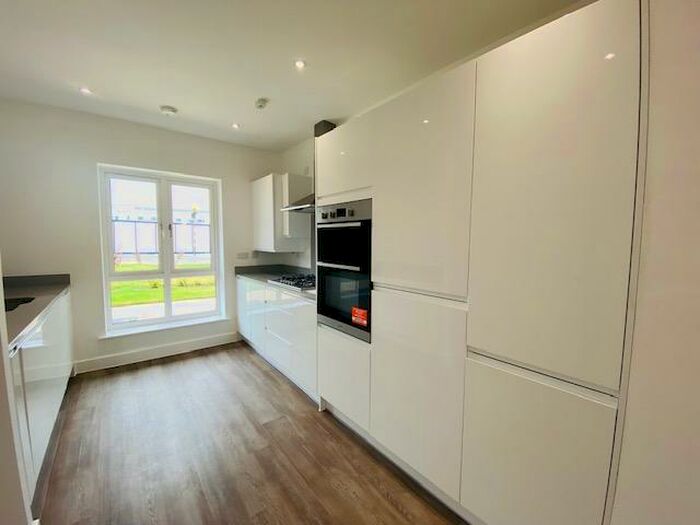 4 Bedroom House To Rent In Chace Village Road, Enfield, EN2