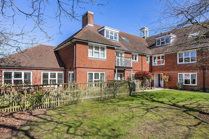 3 Bedroom Apartment For Sale In The Conifers, Lyefield Court, Reading, RG4