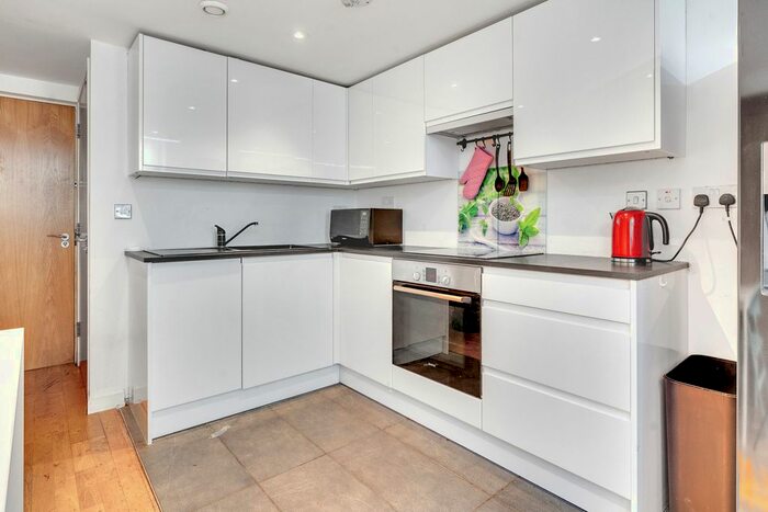 1 Bedroom Detached House To Rent In Tollington Road, London, N7