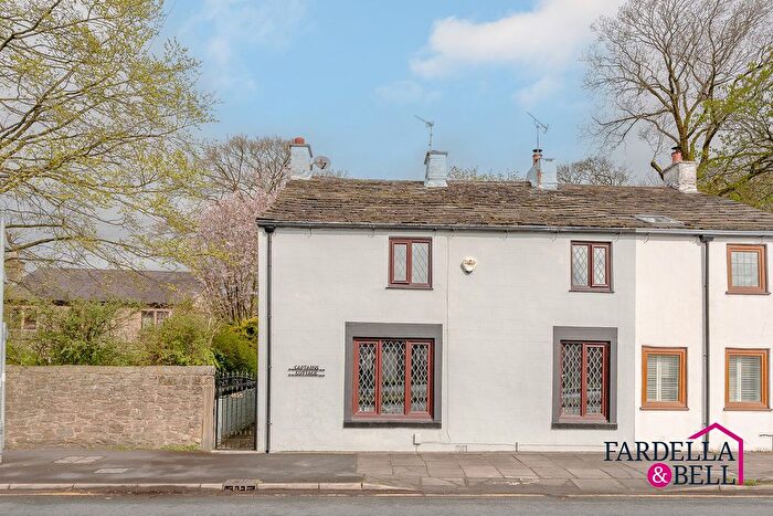 3 Bedroom Semi-detached House For Sale In Padiham Road, Burnley, BB12