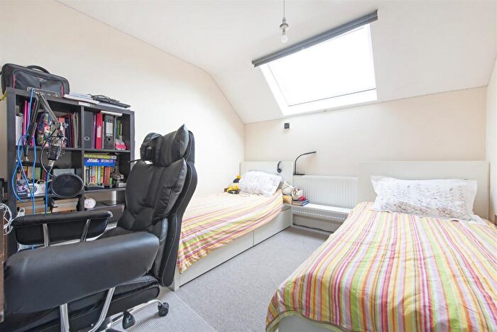 2 Bedroom House To Rent In Grove Close, Avenue Road, London, N14