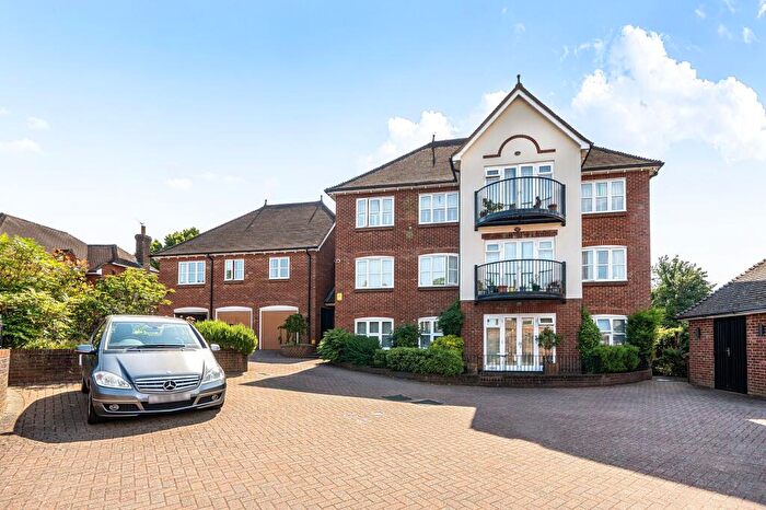 2 Bedroom Flat For Sale In High Street, Haslemere, GU27