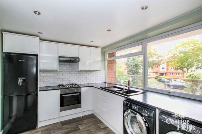 3 Bedroom Flat To Rent In The Ridgeway, Chingford, E4
