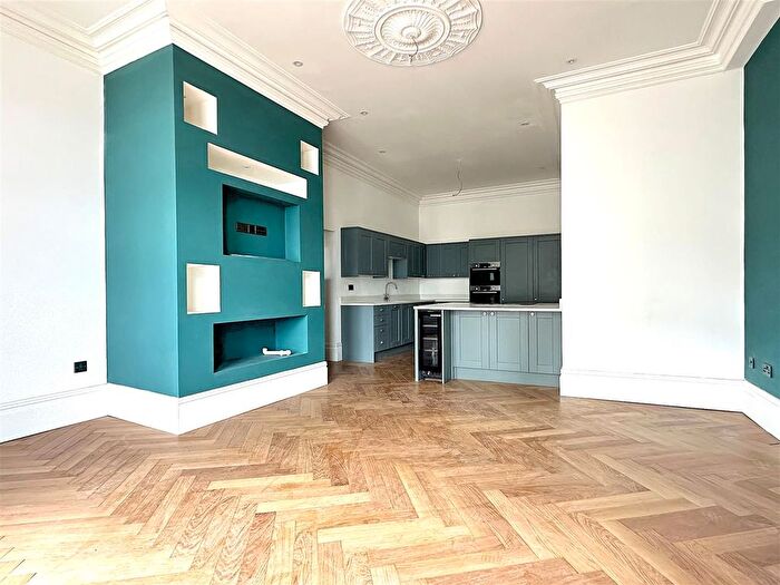 2 Bedroom Flat For Sale In Esplanade, Scarborough, YO11