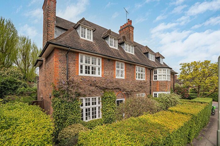 5 Bedroom Semi Detached House For Sale In Corringway, Hampstead Garden Suburb, NW11