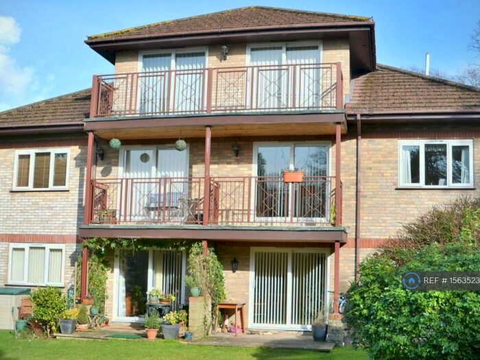 2 Bedroom Flat To Rent In Inglewood, Parkstone, BH14