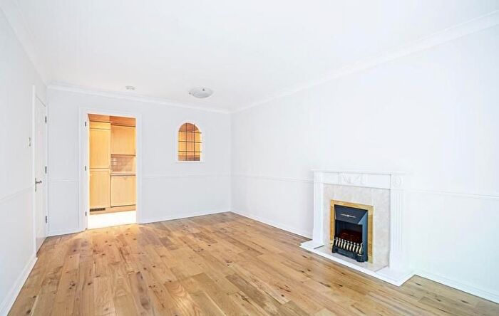 2 Bedroom Flat To Rent In Baker Street, Marylebone, London, W1U