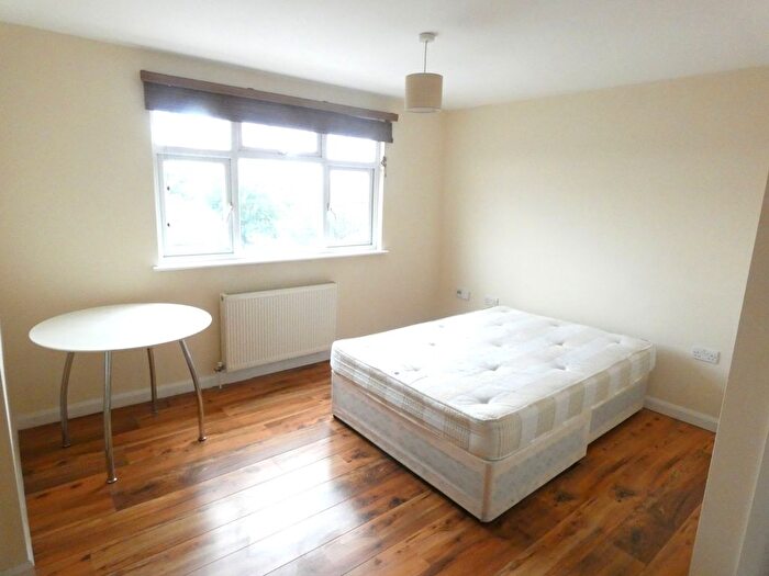Studio To Rent In Barkingside High Street, Barkingside, IG6