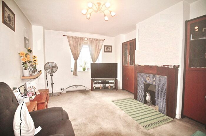 3 Bedroom Flat For Sale In Latymer Court, Hammersmith Road, Hammersmith, W6