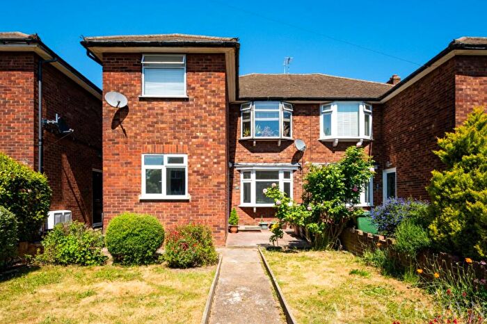 2 Bedroom Flat To Rent In Chase Gardens, Chingford, E4