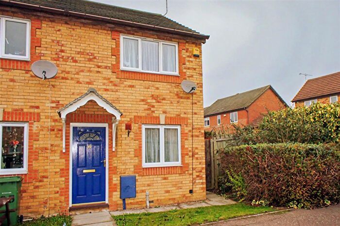 2 Bedroom End Of Terrace House To Rent In Sorrell Drive, Newport Pagnell, Milton Keynes, Bucks, MK16