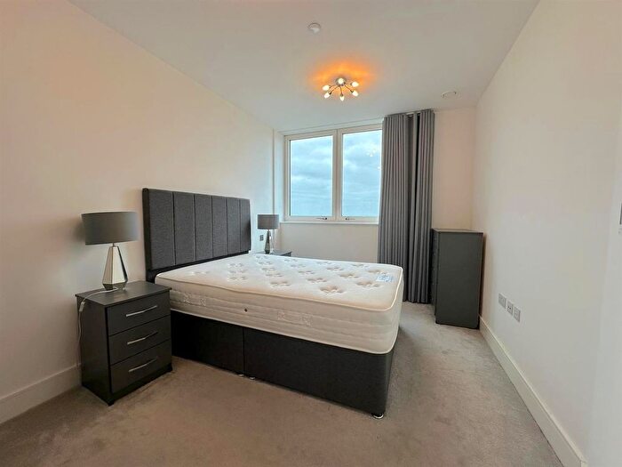 2 Bedroom Flat To Rent In Healum Avenue, Southall, UB2