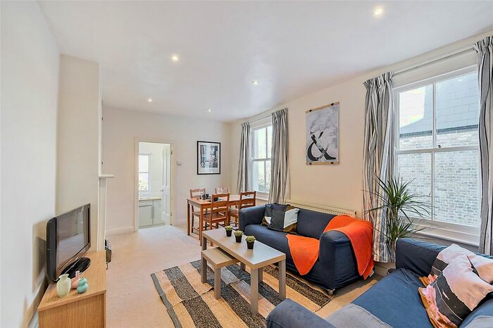 3 Bedroom Flat To Rent In Penwith Road, Earlsfield, Wandsworth, London, SW18