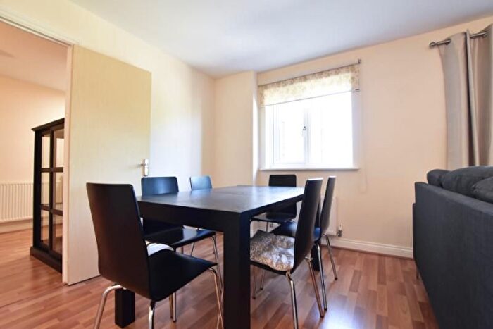 2 Bedroom Flat To Rent In Beach Lodge, Hendon Lane, Finchley, London, N3