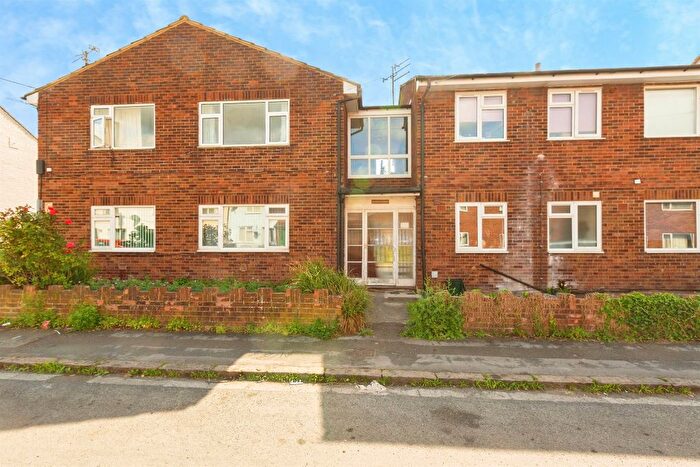 2 Bedroom Flat For Sale In Northern Road, Aylesbury, HP19