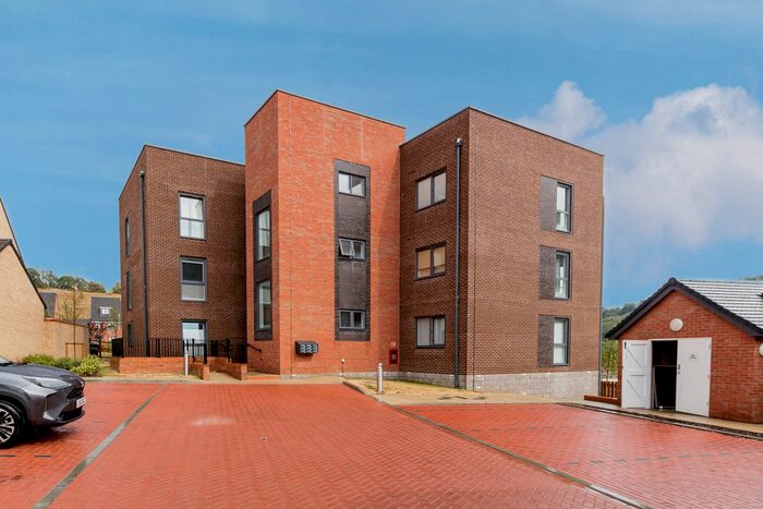 2 Bedroom Flat To Rent In Lancaster Close, Swanscombe, Kent, DA10