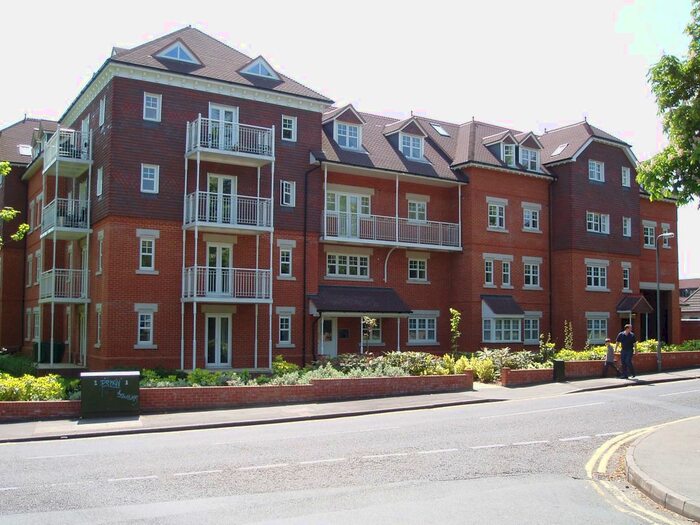 2 Bedroom Flat To Rent In Heathside Road, Woking, GU22