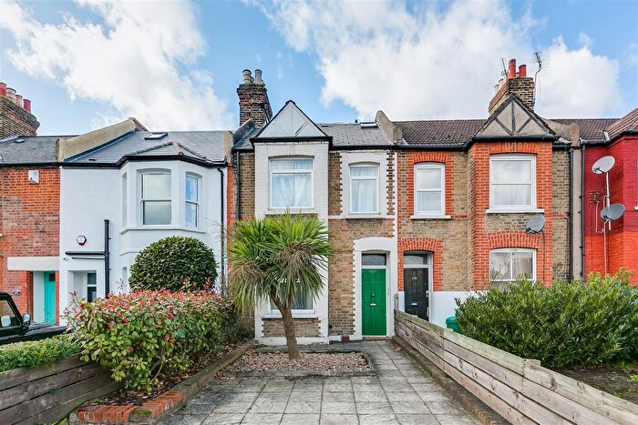 2 Bedroom Flat For Sale In Merton Road, London, SW18