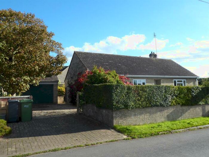 3 Bedroom Detached Bungalow To Rent In Ashmead Green, Cam, GL11