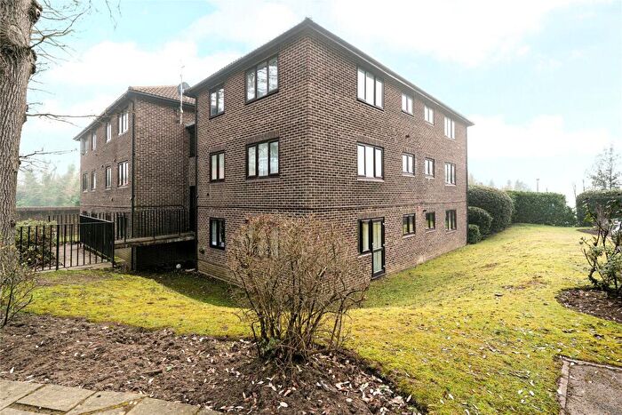 1 Bedroom Flat For Sale In Calluna Court, Woking, Surrey, GU22