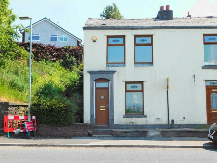 2 Bedroom Semi-Detached House To Rent In Ripponden Road, Oldham, OL4