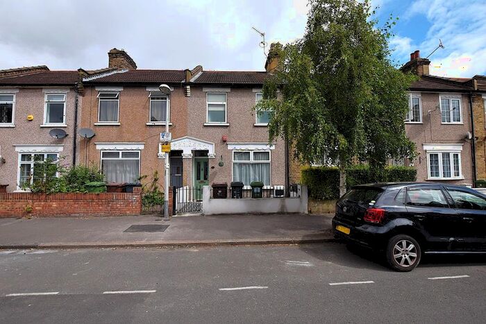 2 Bedroom Terraced House To Rent In Heath Road, Romford, RM6