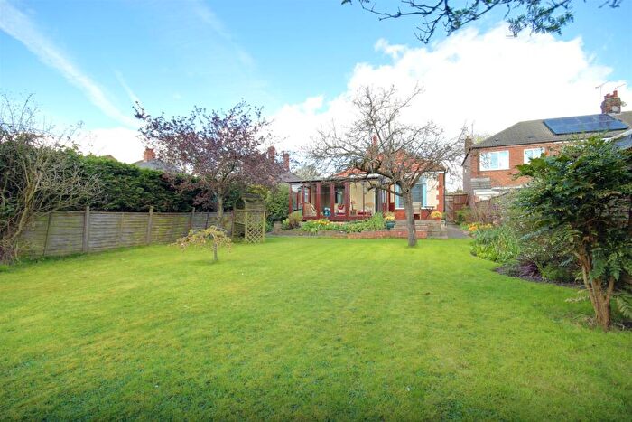 3 Bedroom Detached Bungalow For Sale In Anlaby Road, Hull, HU4