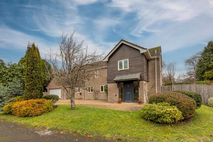 3 Bedroom Detached House For Sale In Walnut Close, Sutton Veny, Warminster, Wiltshire, BA12