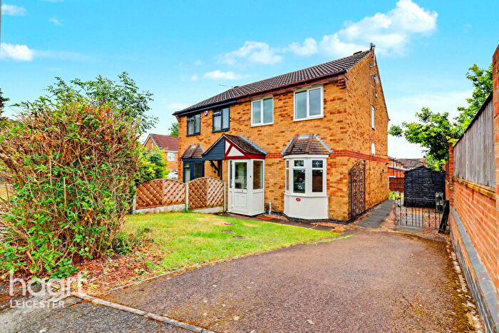 3 Bedroom Semi-Detached House For Sale In Cranesbill Road, Leicester, LE5