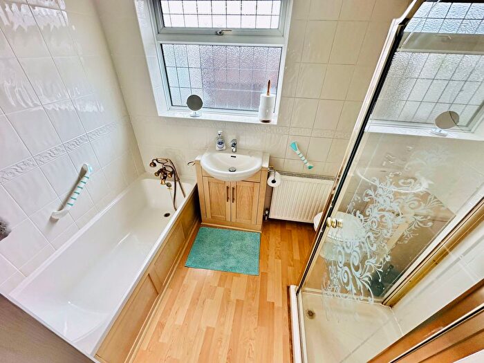 3 Bedroom Bungalow For Sale In Spencer Close, The Straits, Lower Gornal, DY3