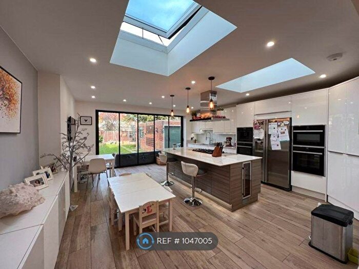 4 Bedroom Semi-Detached House To Rent In West Way, Edgware, HA8