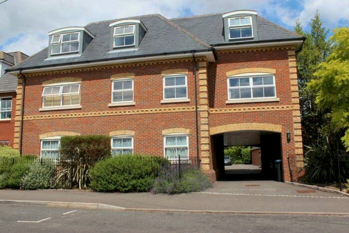1 Bedroom Flat To Rent In Victoria Street, Englefield Green, Egham, Surrey TW20