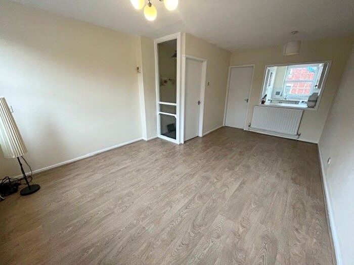2 Bedroom Town House To Rent In High Street, Derby, DE65