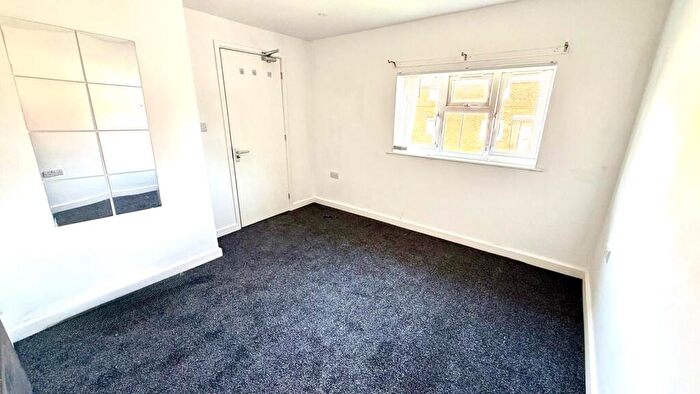 1 Bedroom Flat To Rent In Flat, Lupton Road, Lowedges, S8