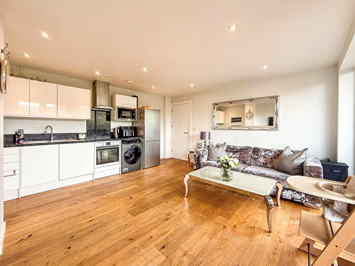 2 Bedroom Flat For Sale In London Road, High Wycombe, HP11