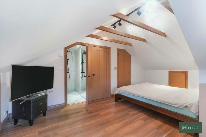 3 Bedroom Terraced House To Rent In Kingfisher Way, London, NW10