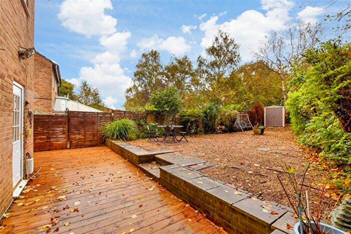 4 Bedroom Detached House For Sale In Fulham Close, Crawley, West Sussex, RH11