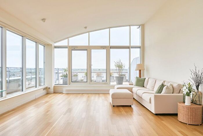 2 Bedroom Flat To Rent In Mortlake High Street, Mortlake, SW14