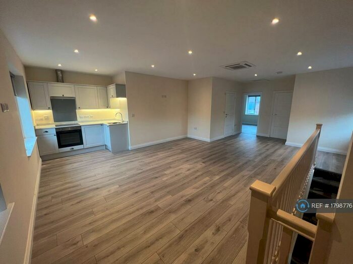 2 Bedroom Flat To Rent In Pelhams Court, Marlborough, SN8