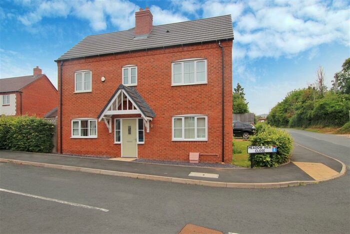 3 Bedroom Semi-Detached House To Rent In Meadow View Close, Bromsgrove, B60