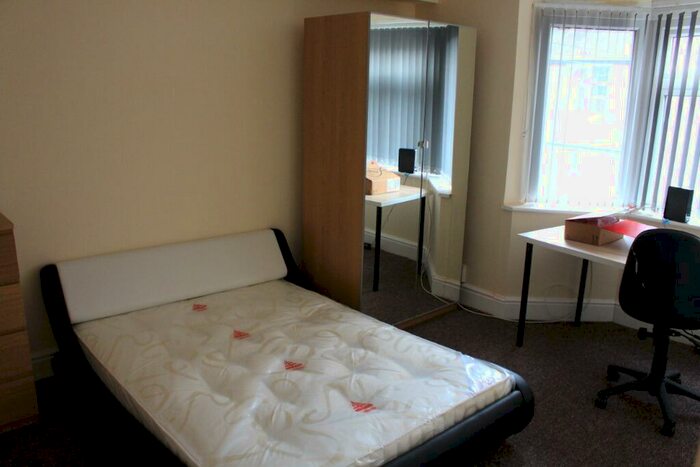 5 Bedroom Semi-Detached House To Rent In Johnson Road, Lenton, Nottingham, NG7