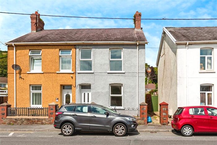 3 Bedroom Semi-Detached House For Sale In Gwscwm Road, Burry Port, Llanelli, Carmarthenshire, SA16