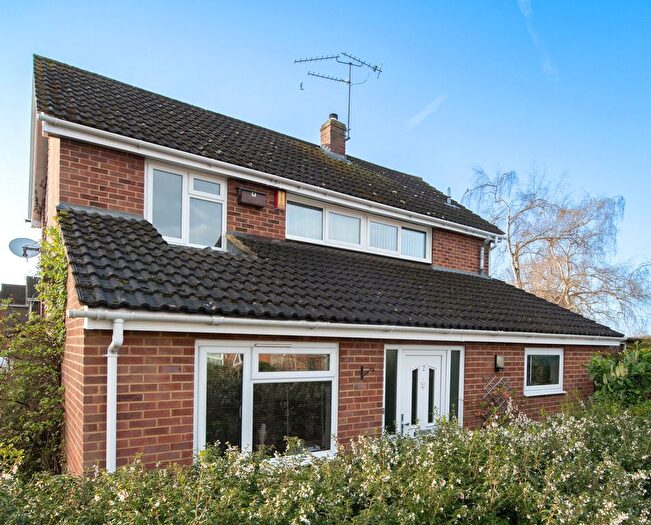 3 Bedroom Semi Detached House For Sale In Oakdale Walk, Woodley, Reading, RG5