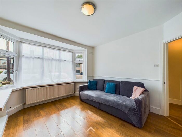 2 Bedroom Flat To Rent In Parkfield Avenue, Harrow, HA2