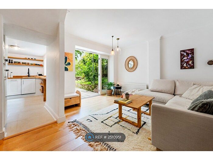 2 Bedroom Flat To Rent In Greenwood Road, London, E8