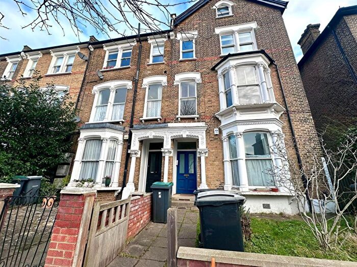 2 Bedroom Flat To Rent In Herne Hill, London, SE24