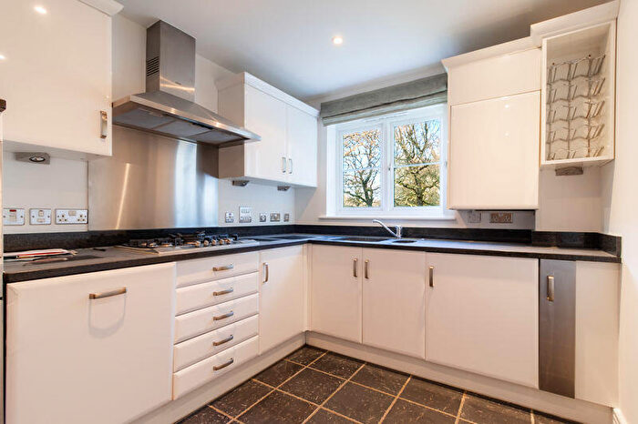 3 Bedroom Flat To Rent In East Parkside, Warlingham, CR6